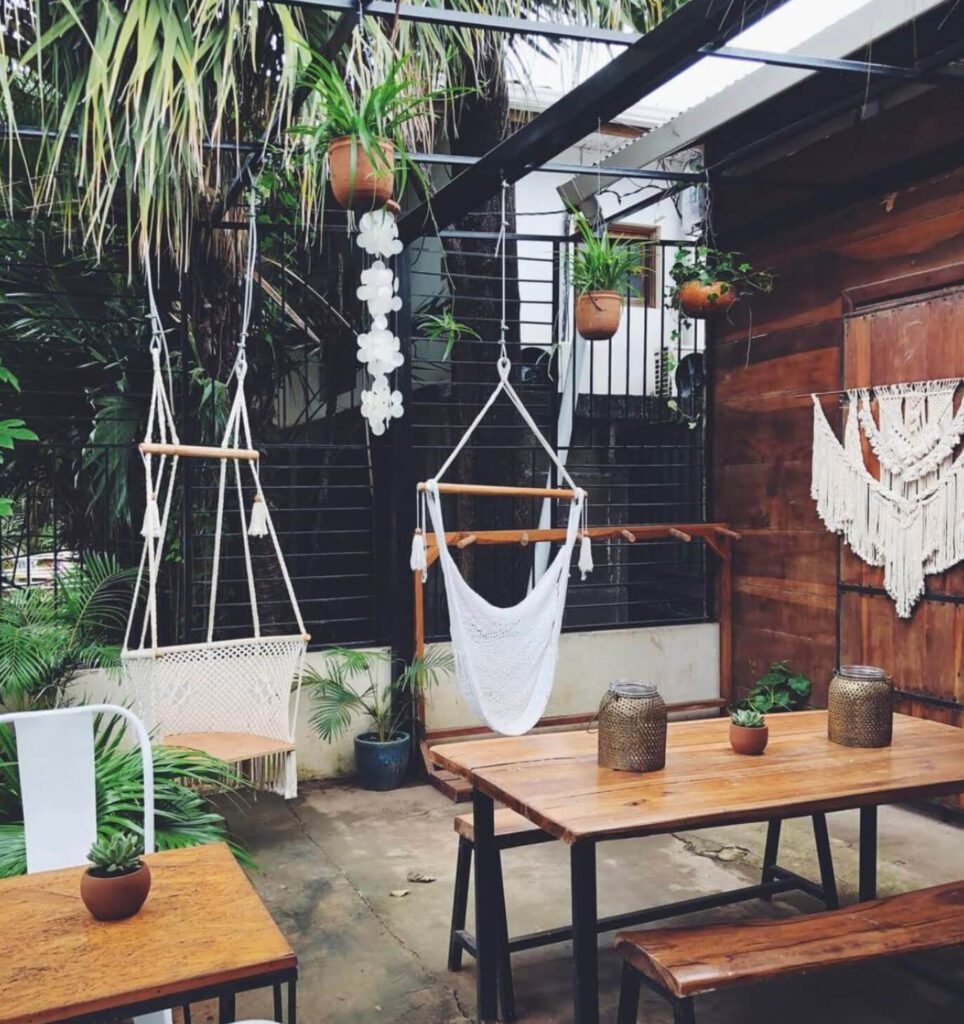 Ding Repair Cafe Garden dining area