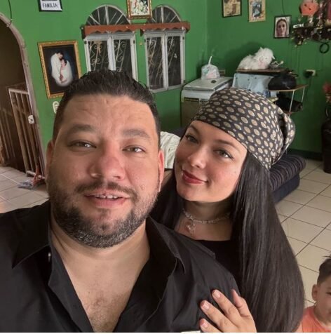 Elias also appears to maintain a presence under “Electricidad y Reparaciones de Celulares Elías” which claims to do phone repairs 24 hours a day.